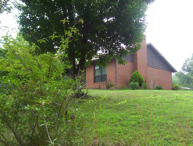 A picture of the property located at 20 HUMMINGBIRD LN, ASHEVILLE NC 28806.