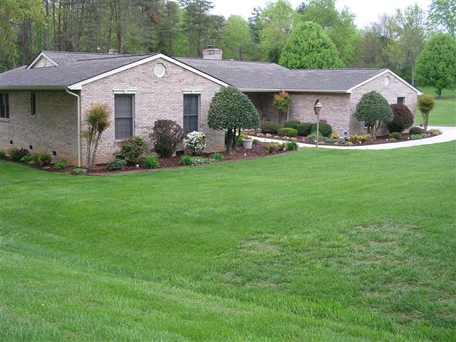 A picture of the property located at 7 BRADFORD PEAR LN, ASHEVILLE NC 28804.