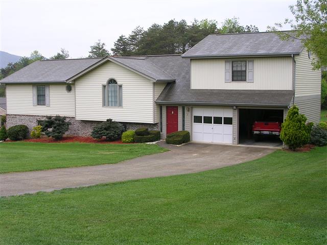 A picture of the property located at 3 BRADFORD PEAR LN, ASHEVILLE NC 28804.