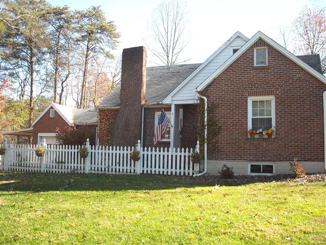 A picture of the property located at 4 OLD MACEDONIA RD, ALEXANDER NC 28701.