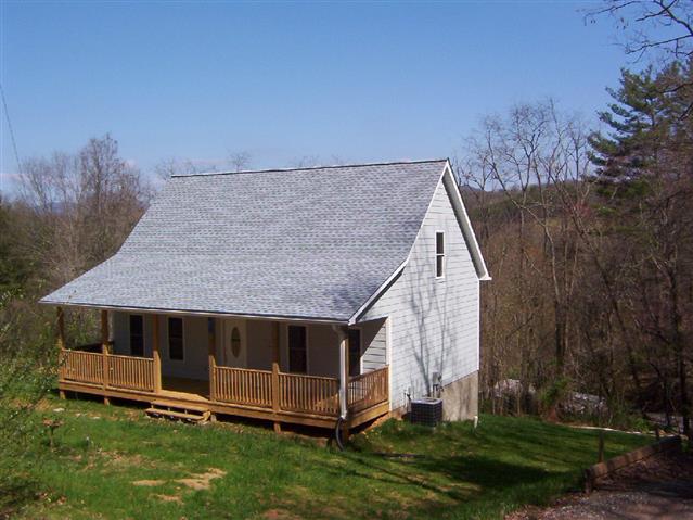 A picture of the property located at 41 WHITE ROSE LN, ASHEVILLE NC 28804.