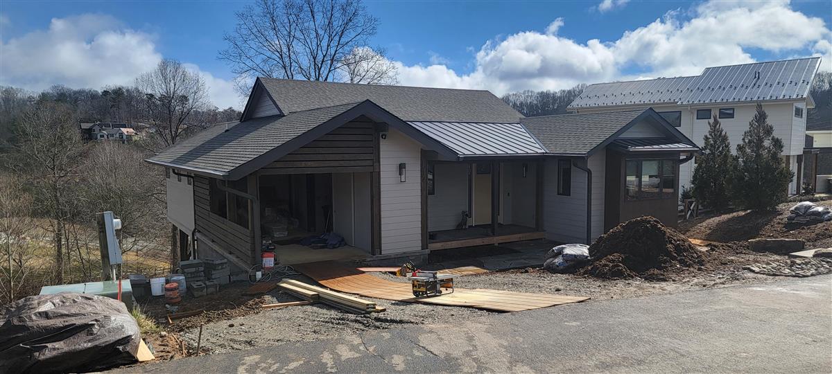 A picture of the property located at 512 WILMA DYKEMAN TRL, ASHEVILLE NC 28804.