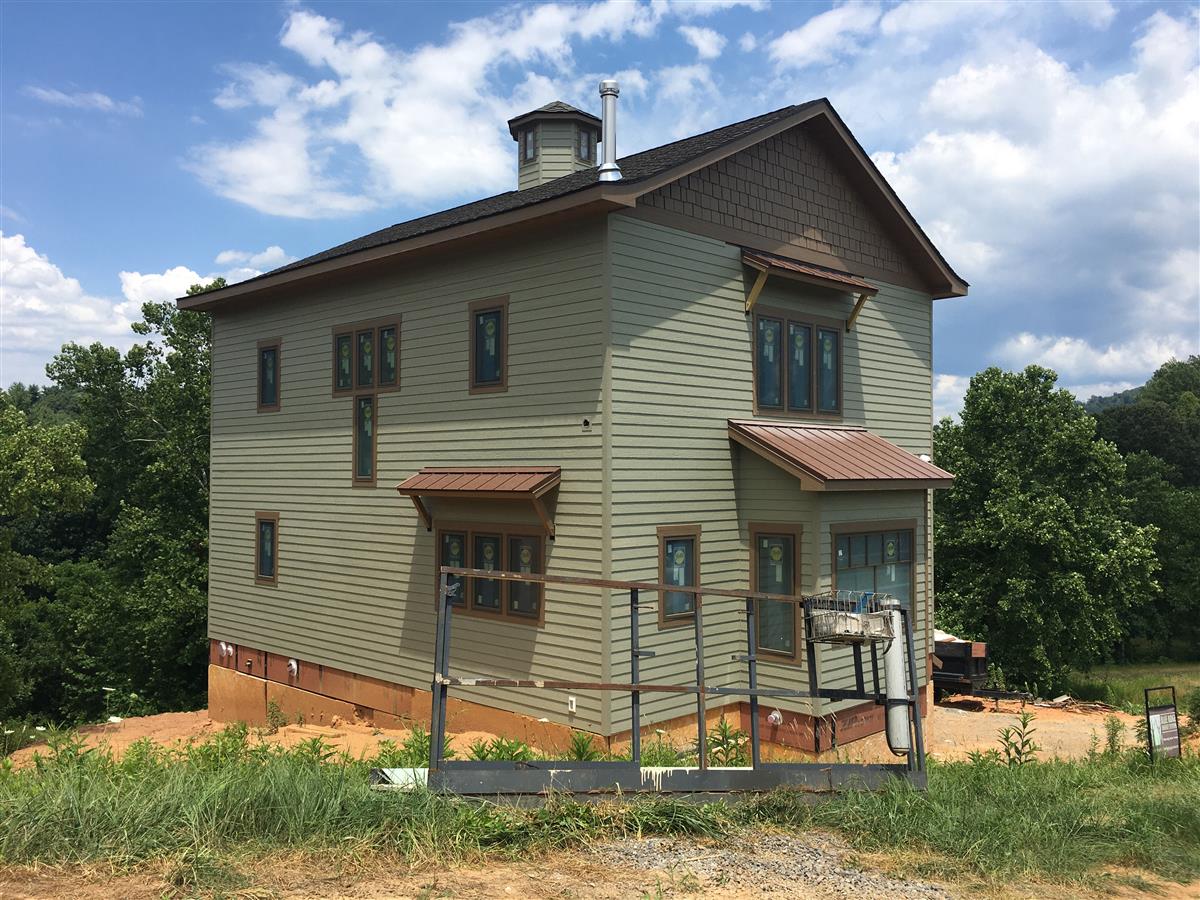 A picture of the property located at 17 OLIVETTE CROSSING PKWY, ASHEVILLE NC 28804.