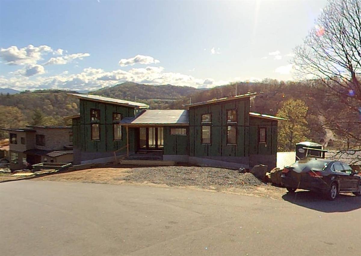 A picture of the property located at 303 BROAD VISTA LN, ASHEVILLE NC 28804.