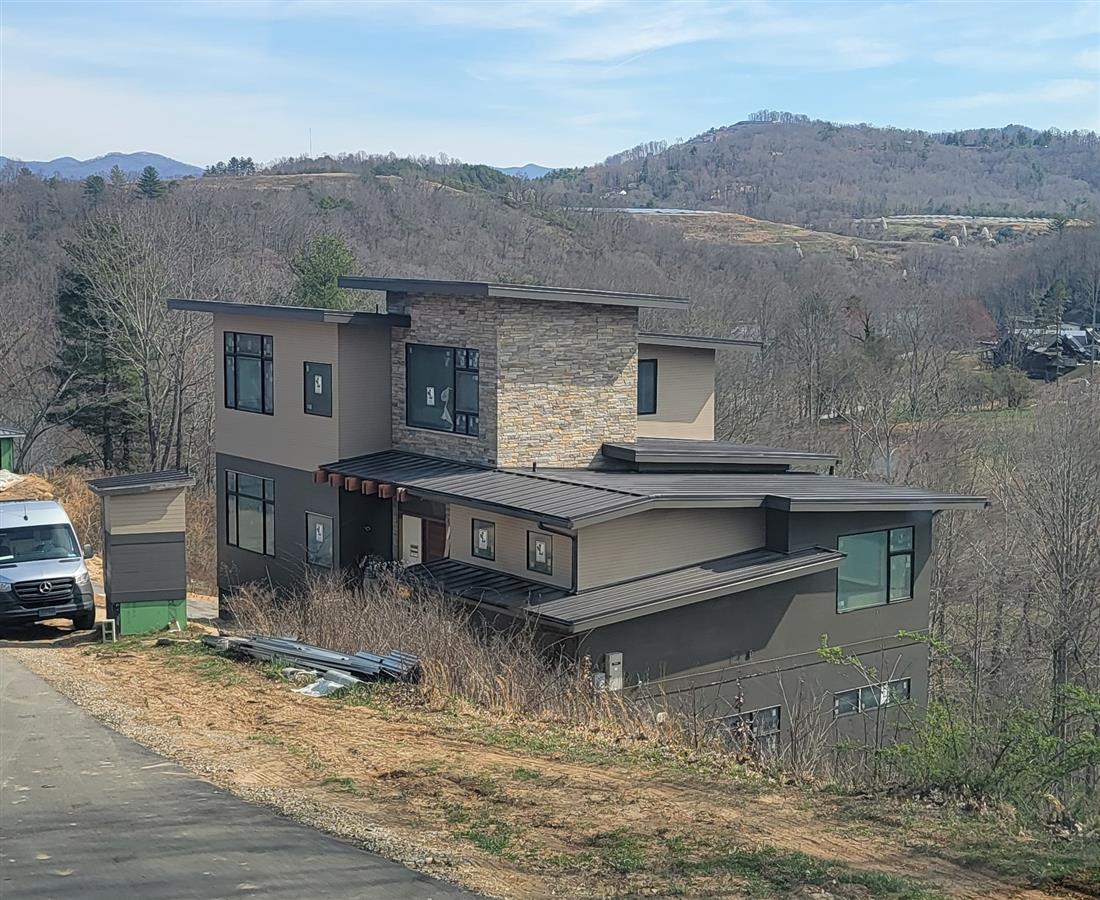 A picture of the property located at 307 BROAD VISTA LN, ASHEVILLE NC 28804.