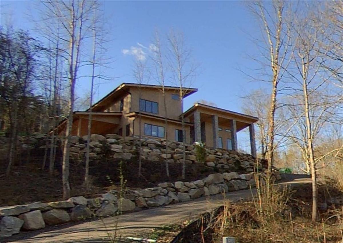 A picture of the property located at 33 MAYAPPLE BRIDGE RD, ASHEVILLE NC 28804.
