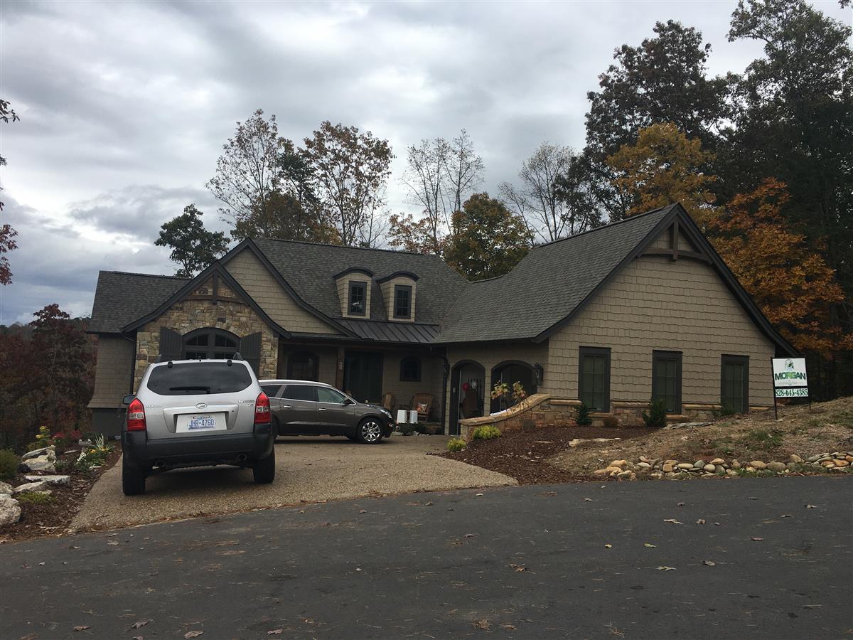A picture of the property located at 65 SWEET FERN PKWY, ASHEVILLE NC 28804.