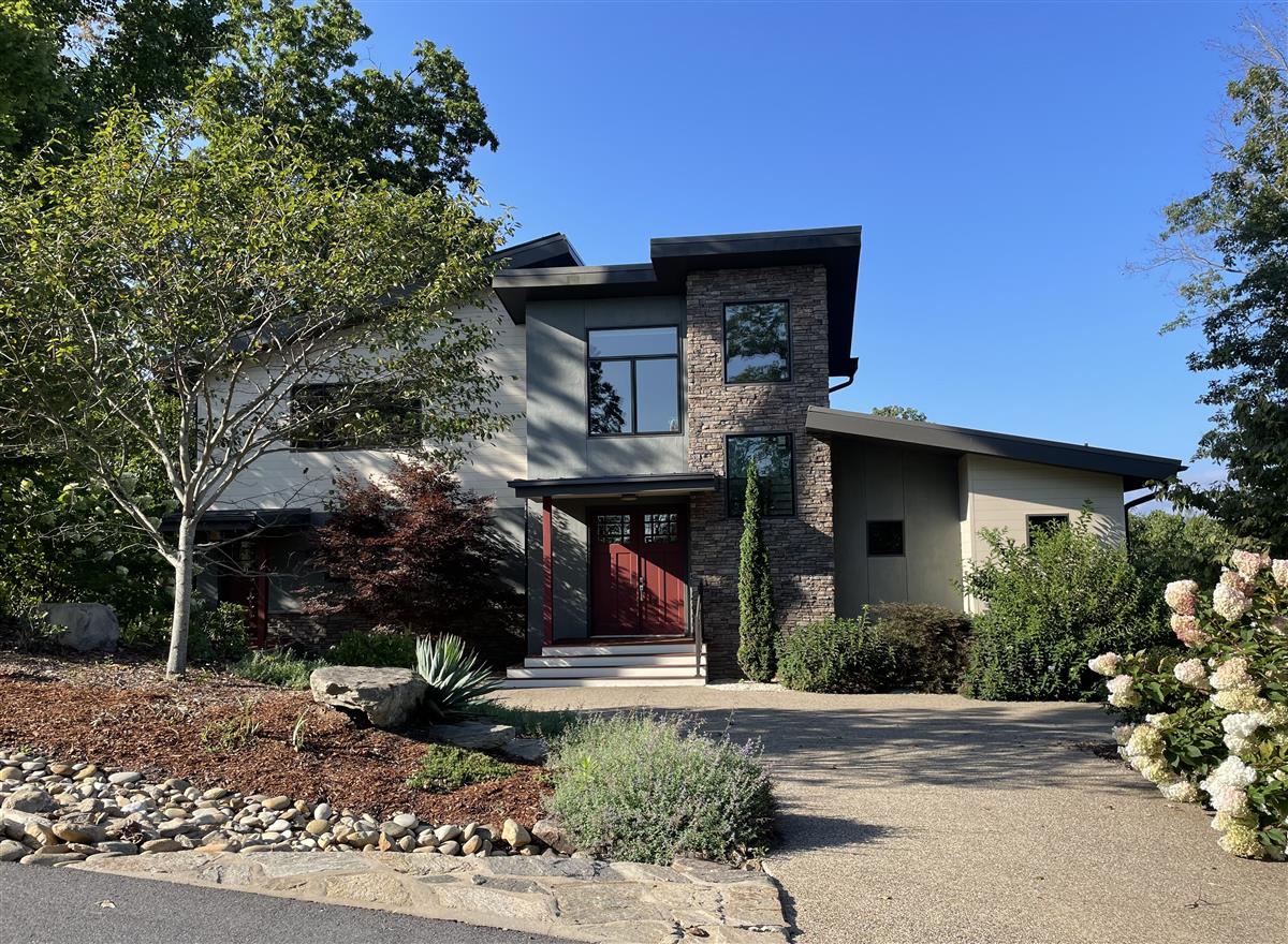 A picture of the property located at 26 TULIP POPLAR TRL, ASHEVILLE NC 28804.