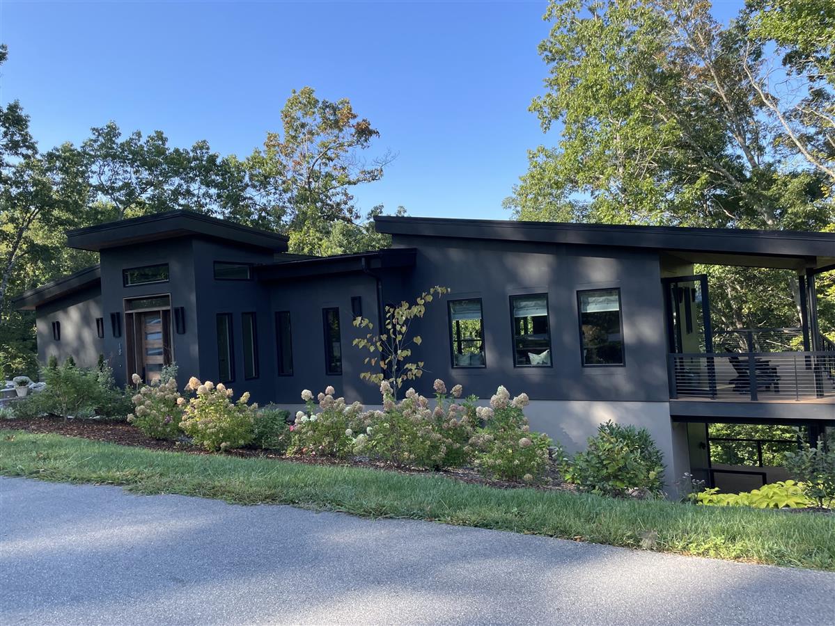 A picture of the property located at 18 TULIP POPLAR TRL, ASHEVILLE NC 28804.