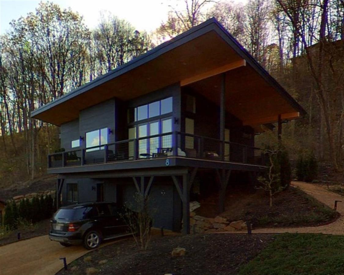 A picture of the property located at 8 TUPELO TRL, ASHEVILLE NC 28804.