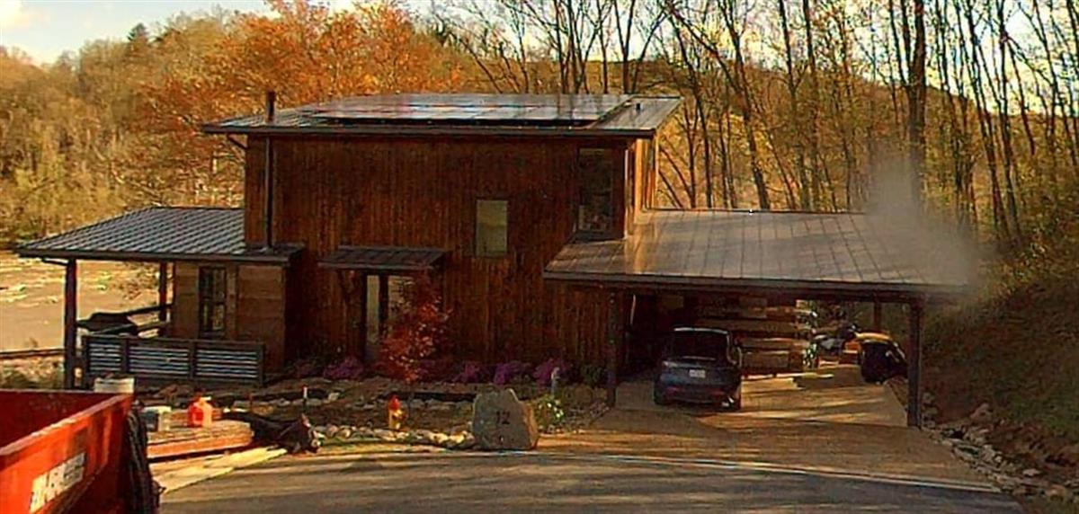 A picture of the property located at 12 CROSSVINE ALY, ASHEVILLE NC 28804.