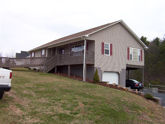 A picture of the property located at 16 BRANT LN, WEAVERVILLE NC 28787.