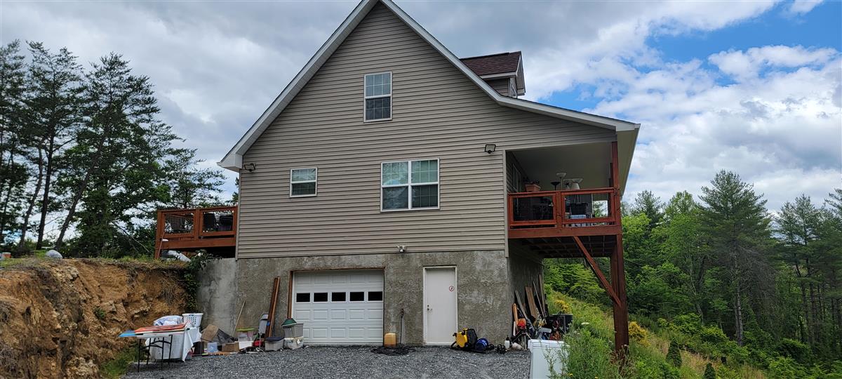 A picture of the property located at 65 DEERBORNE LN, WEAVERVILLE NC 28787.