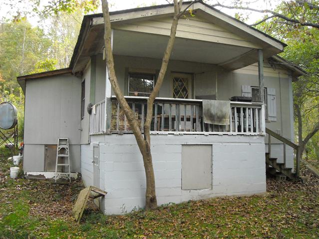 A picture of the property located at 8 CHERRY WILLOW LN, ASHEVILLE NC 28804.
