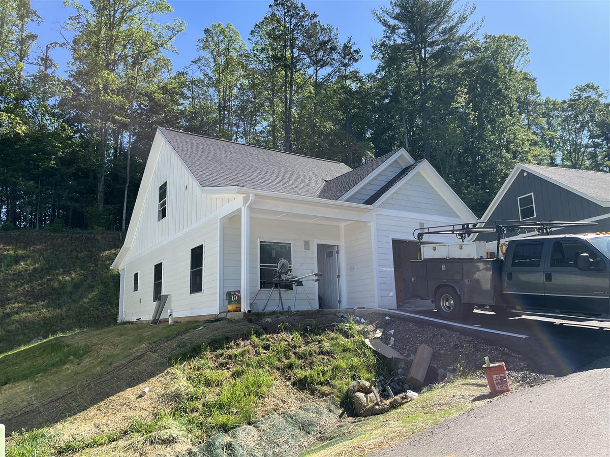 A picture of the property located at 136 NORTHBEND DR, ASHEVILLE NC 28804.