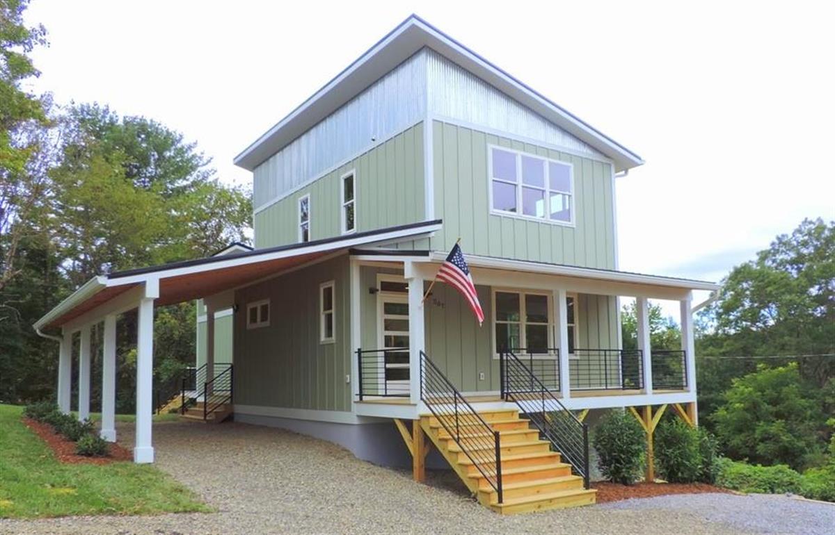 A picture of the property located at 207 FLATHOUSE DR, ASHEVILLE NC 28804.