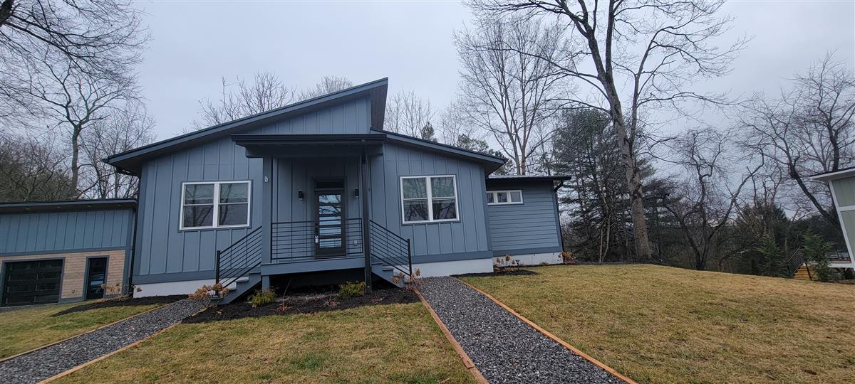 A picture of the property located at 206 FLATHOUSE DR, ASHEVILLE NC 28804.