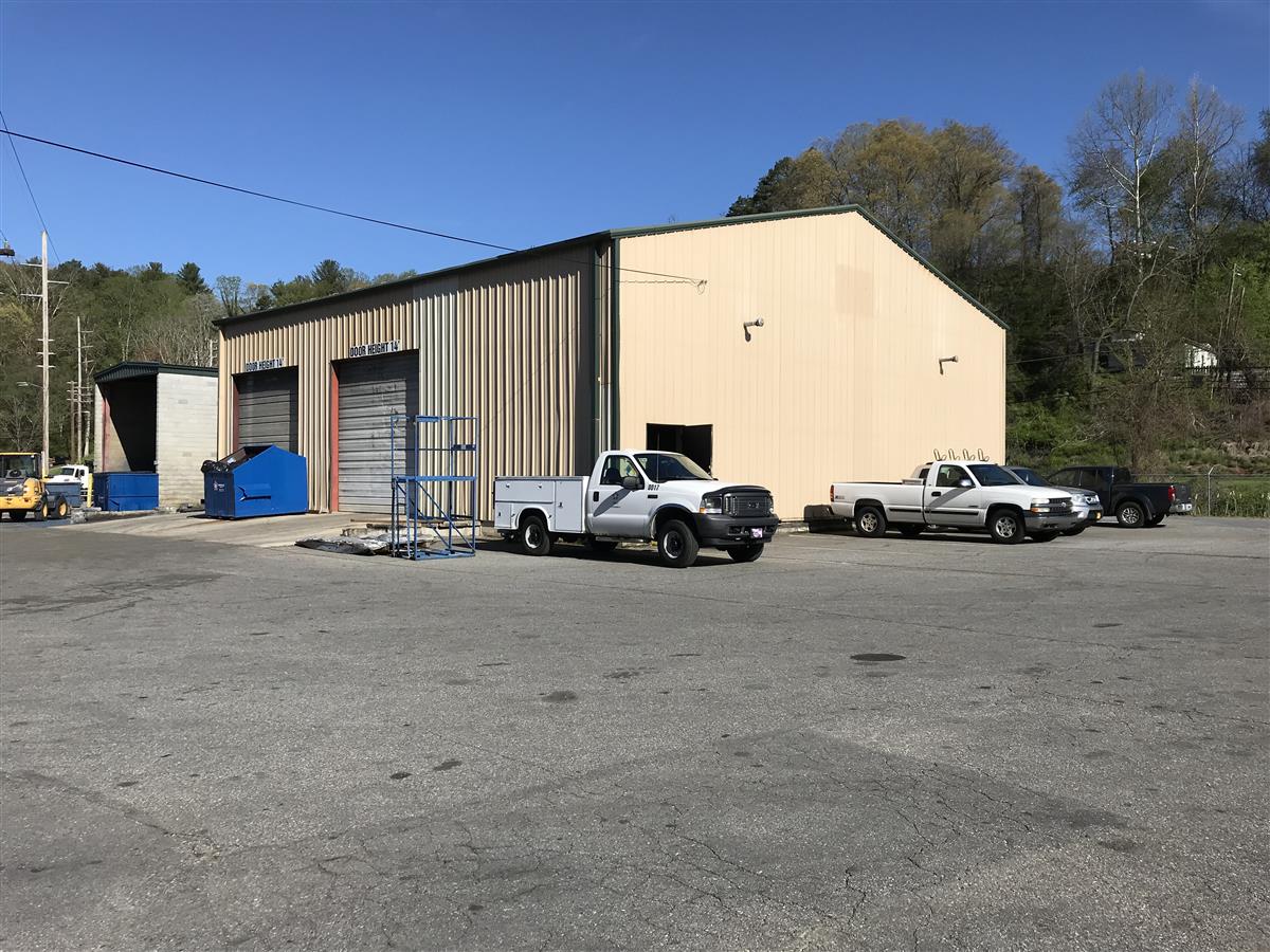 A picture of the property located at 1070 RIVERSIDE DR, ASHEVILLE NC 28804.