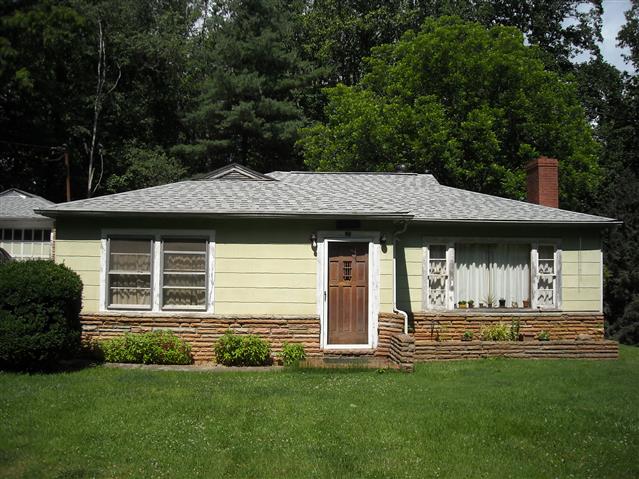 A picture of the property located at 90 W SKYLAND CIR WOODFIN NC.