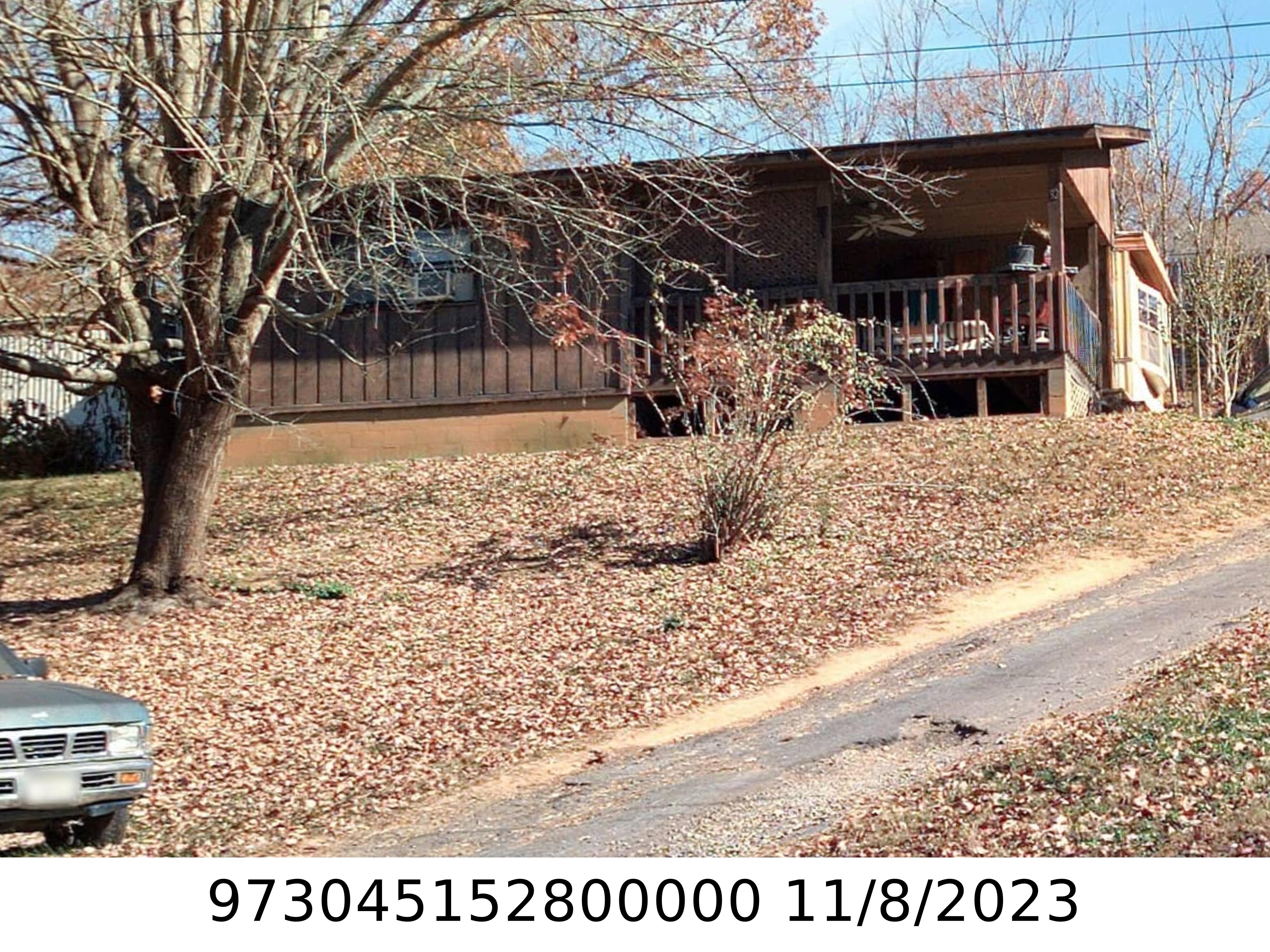 A picture of the property located at 32 W SKYLAND CIR, ASHEVILLE NC 28804.