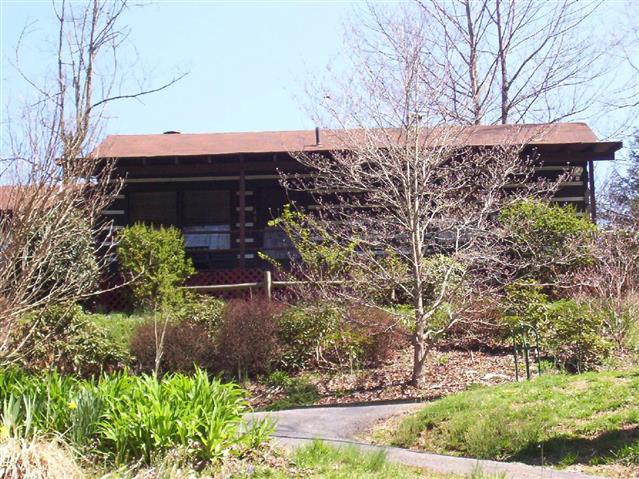 A picture of the property located at 45 W SKYLAND CIR, ASHEVILLE NC 28804.