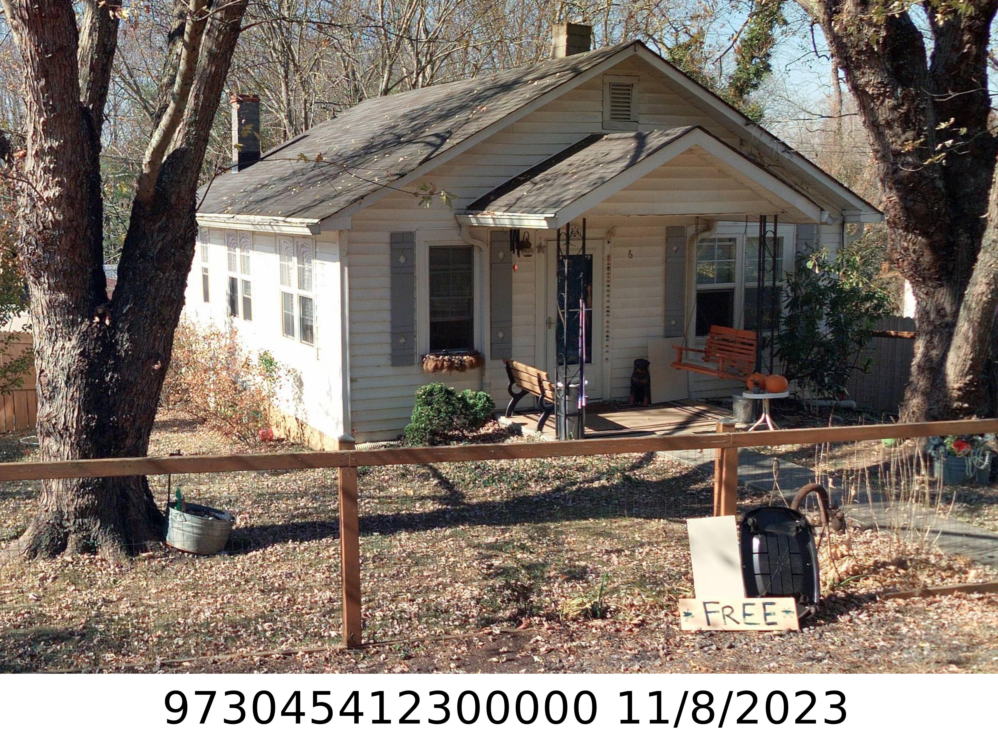 A picture of the property located at 6 SKYLAND CIR, ASHEVILLE NC 28804.