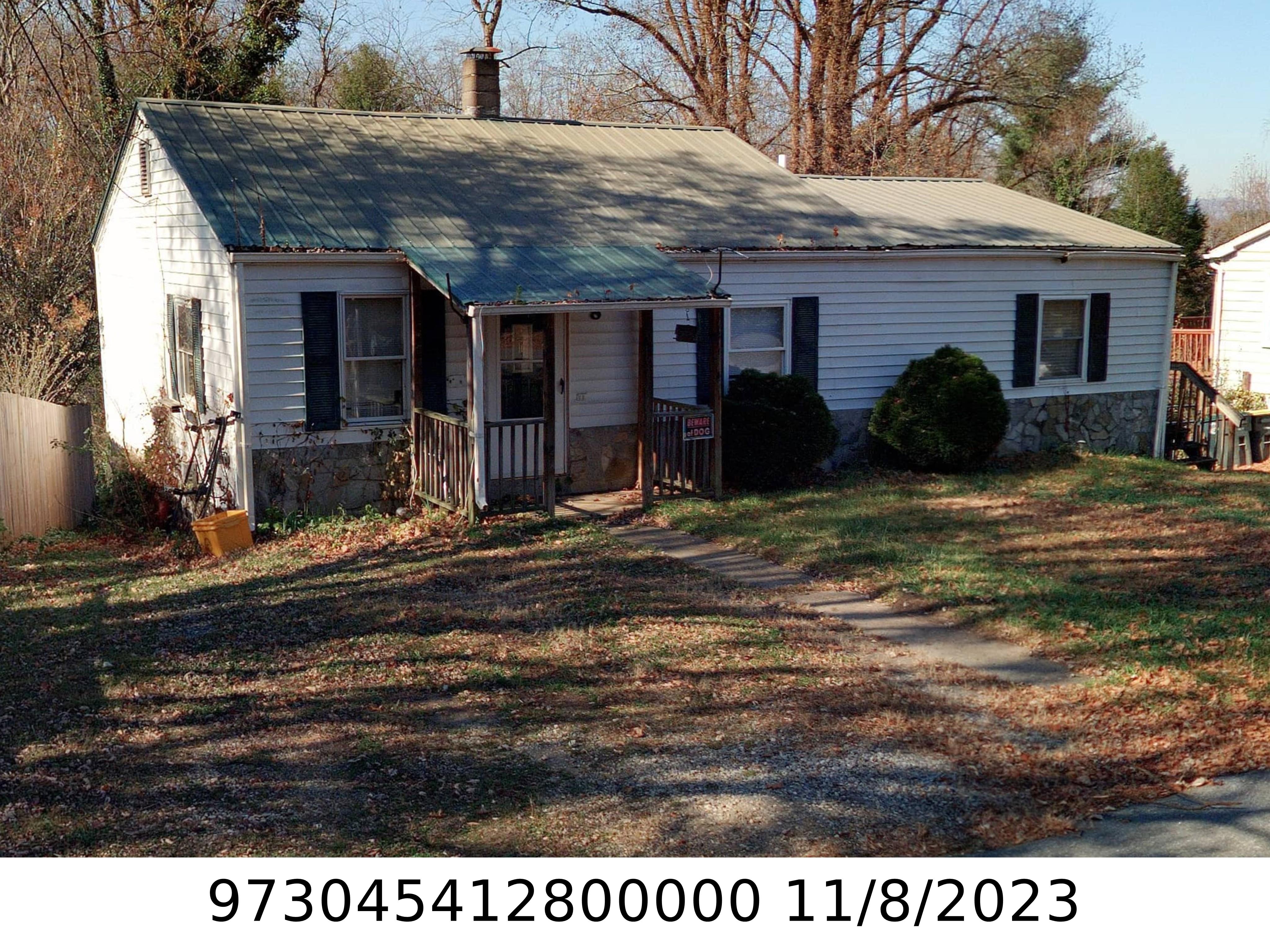 A picture of the property located at 8 SKYLAND CIR, ASHEVILLE NC 28804.