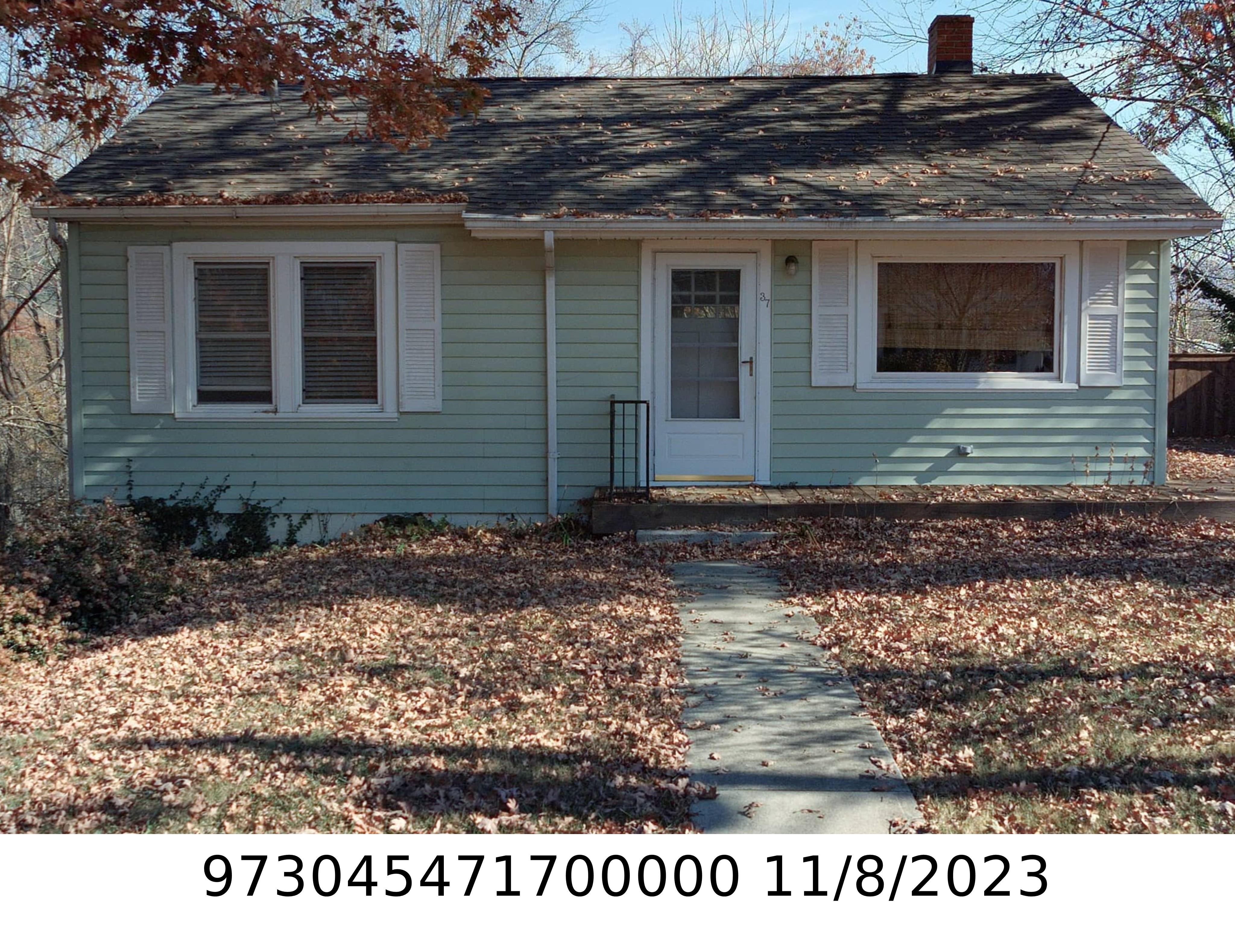 A picture of the property located at 37 SKYLAND CIR, ASHEVILLE NC 28804.