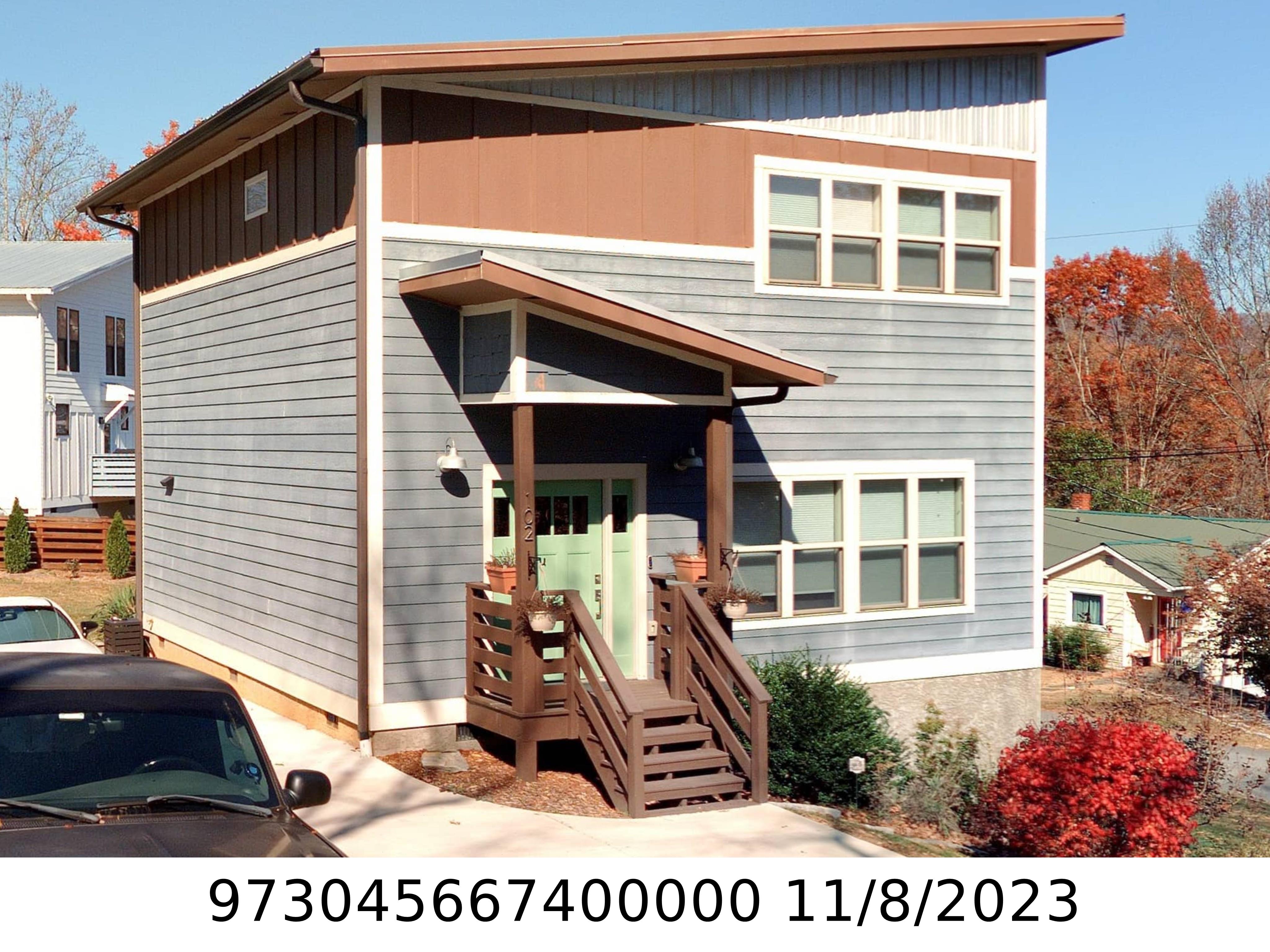 A picture of the property located at 102 E SKYLAND CIR, ASHEVILLE NC 28804.