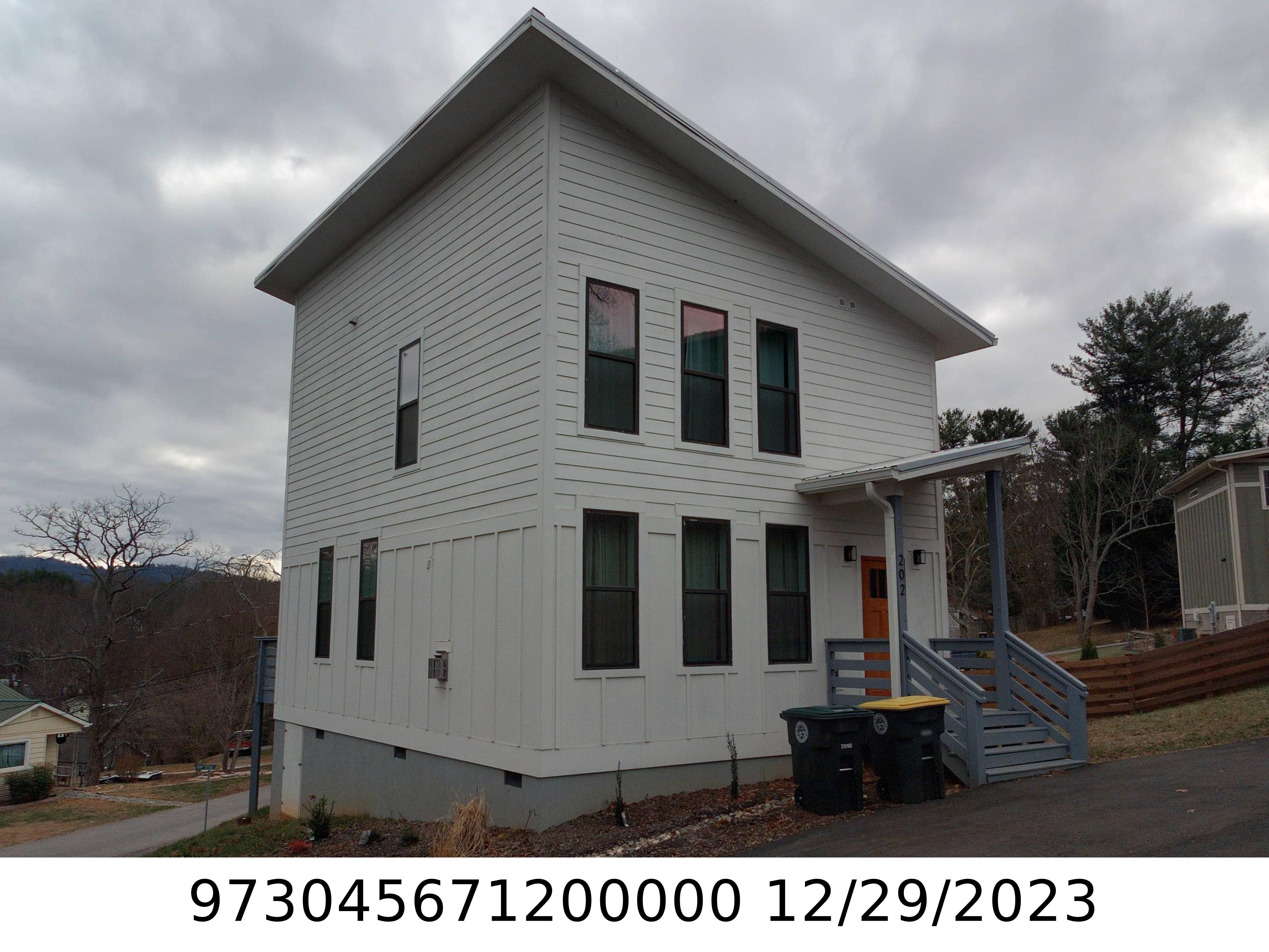 A picture of the property located at 202 ASHBY COTTAGE LN, ASHEVILLE NC 28804.