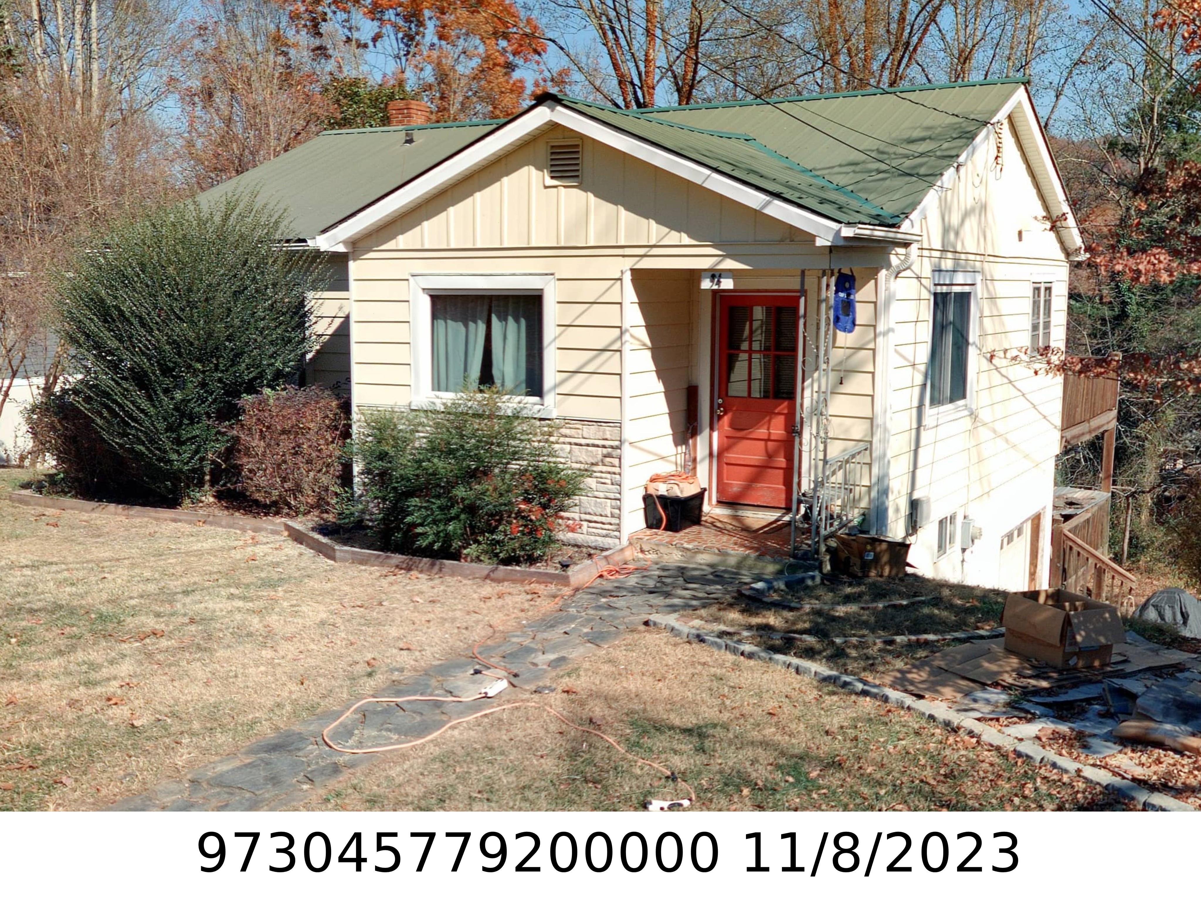 A picture of the property located at 94 E SKYLAND CIR, ASHEVILLE NC 28804.