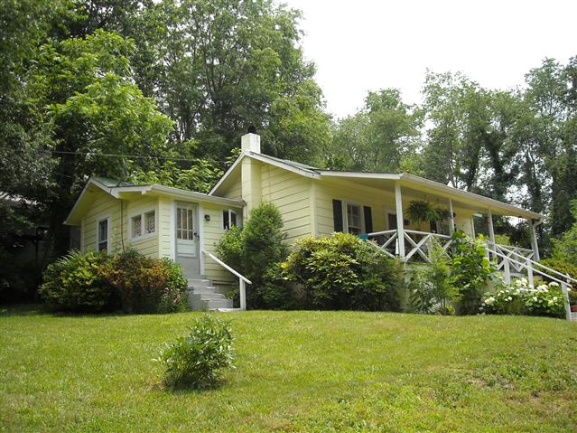 A picture of the property located at 43 SNYDER DR, ASHEVILLE NC 28804.