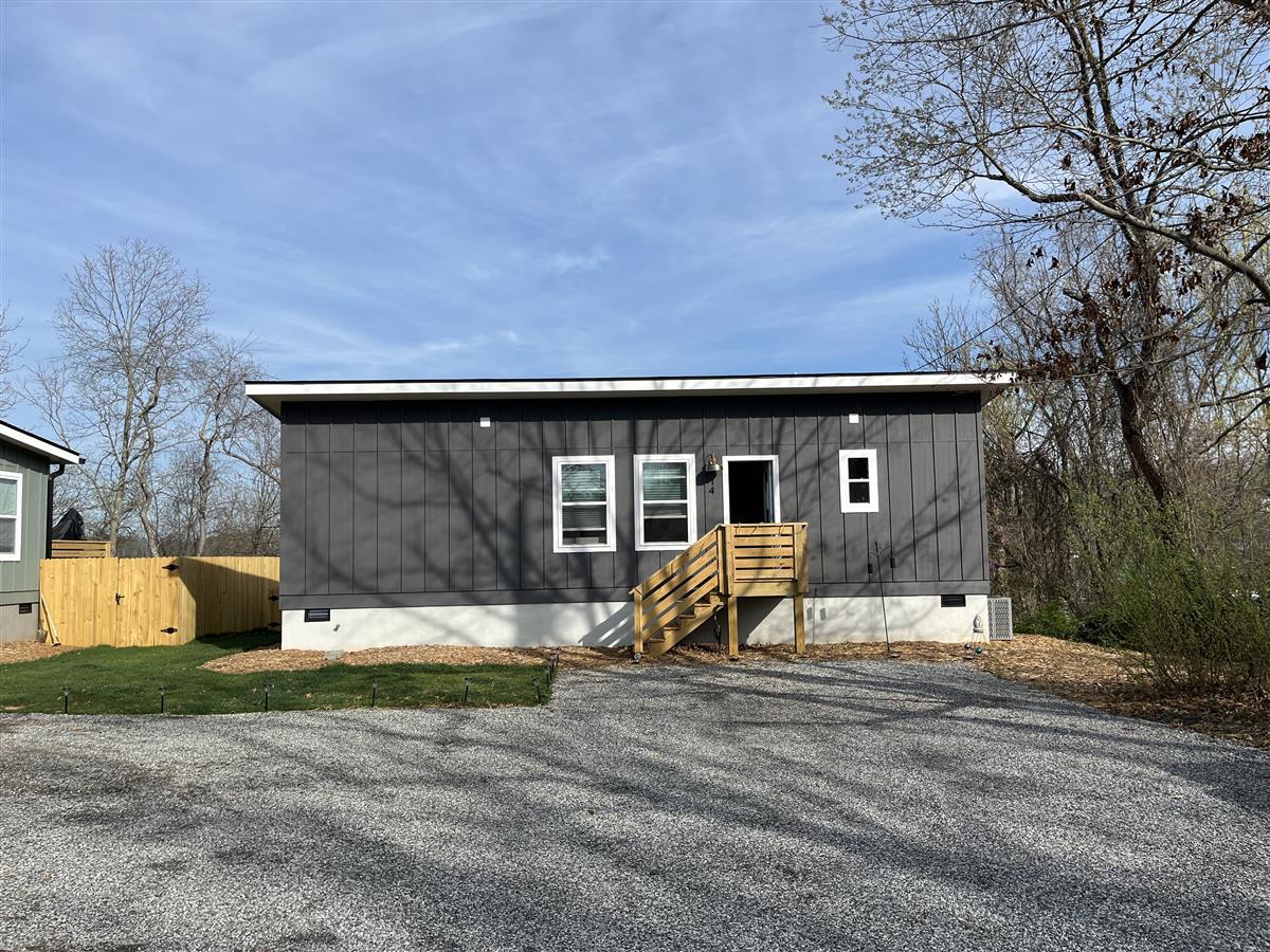 A picture of the property located at 14 CHESTNUT RIDGE AVE, ASHEVILLE NC 28804.