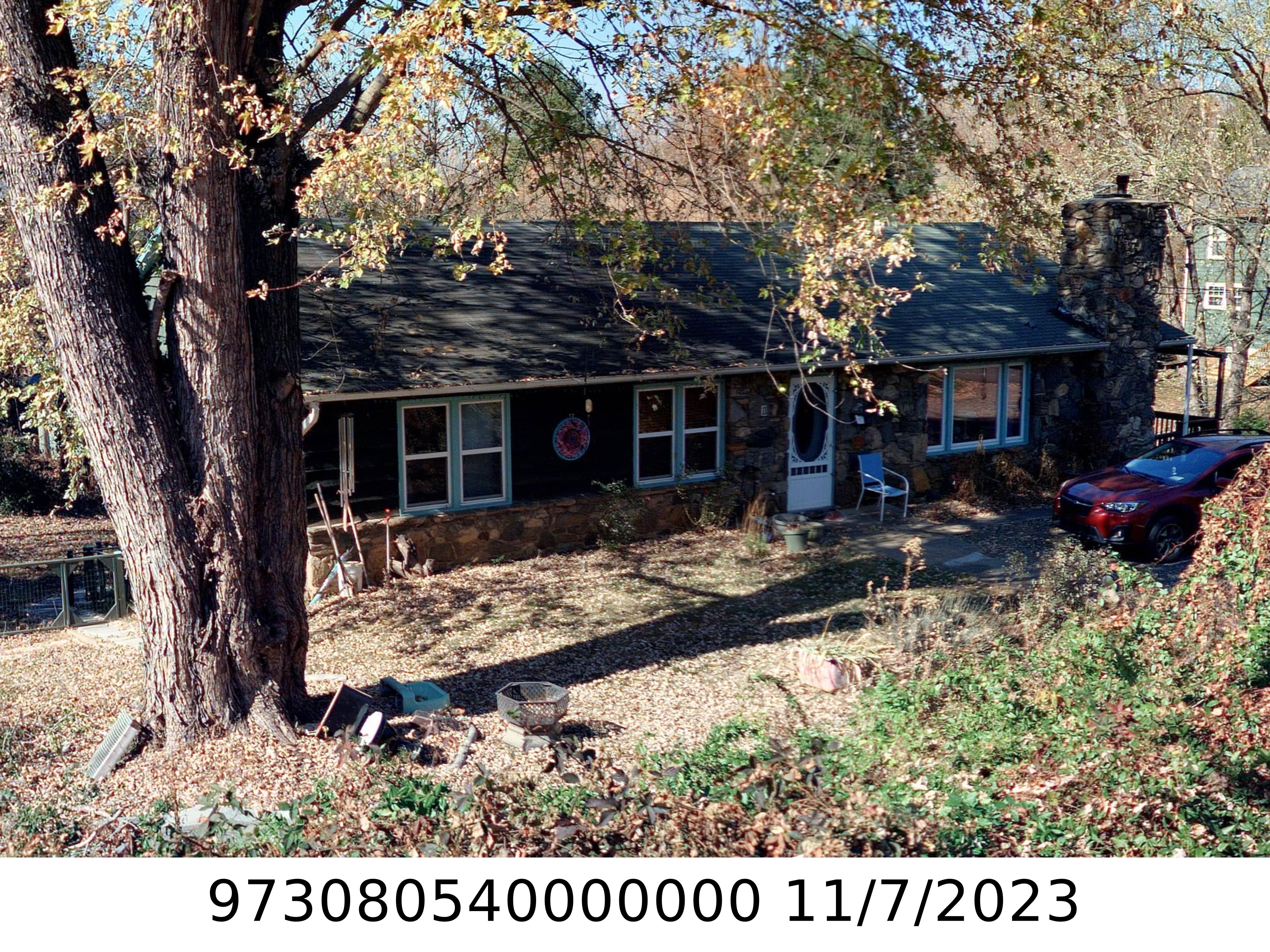 A picture of the property located at 11 APPLE LN, ASHEVILLE NC 28804.
