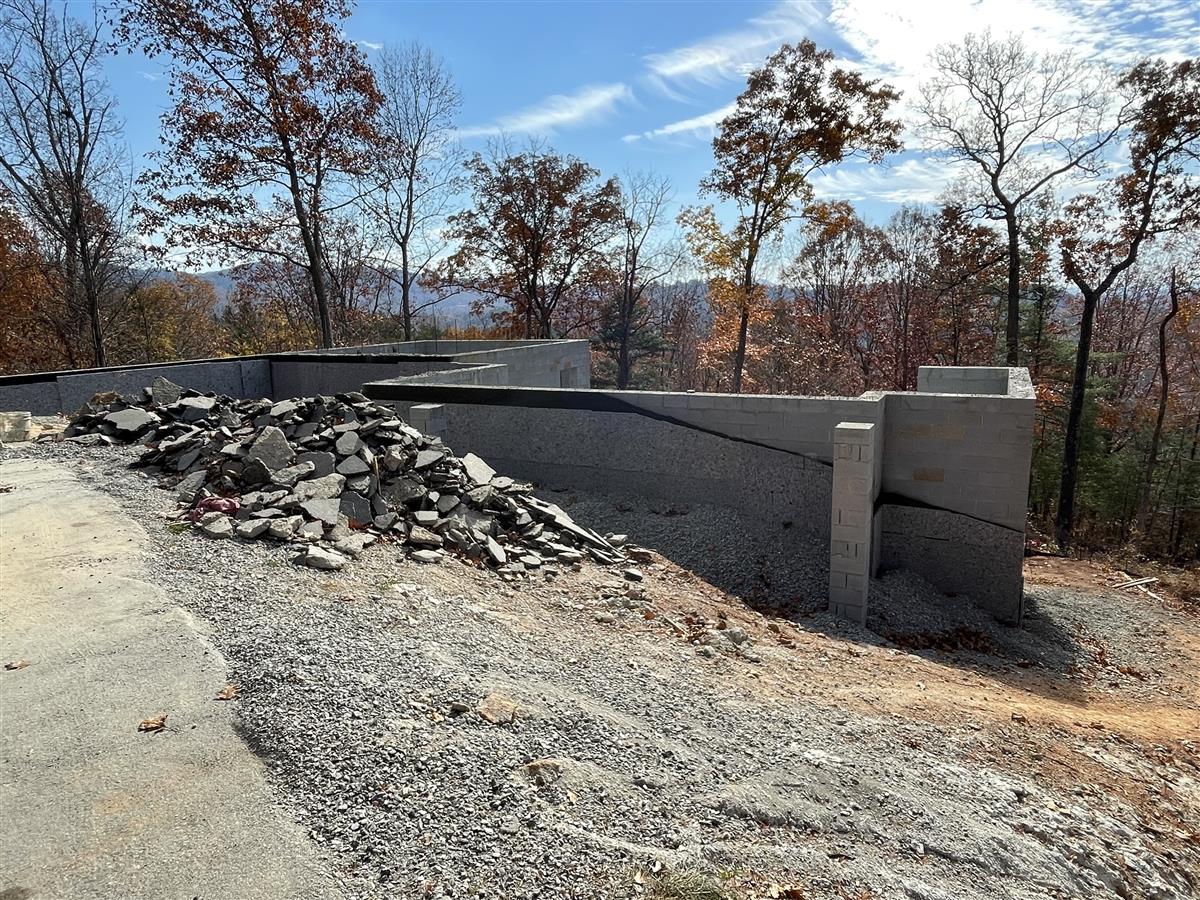 A picture of the property located at 105 SENATOR REYNOLDS RD, ASHEVILLE NC 28804.