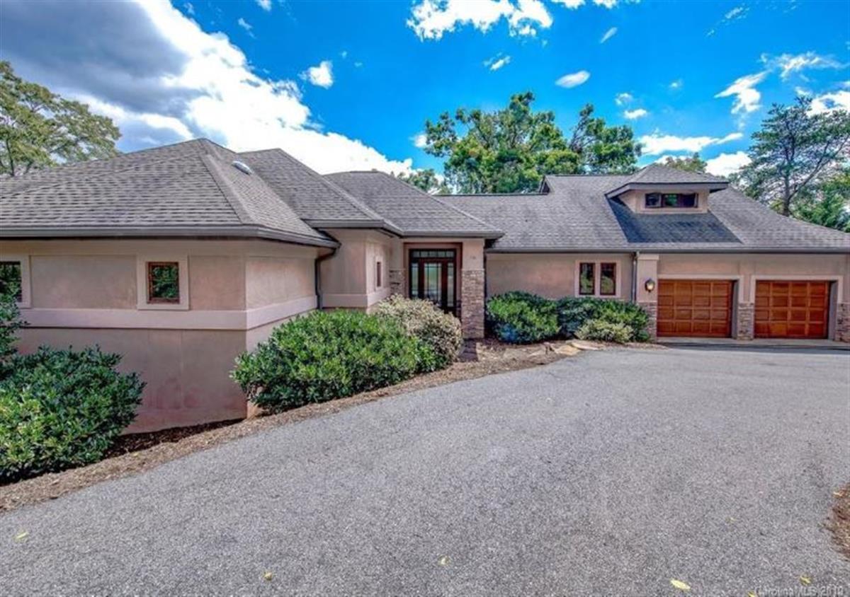 A picture of the property located at 14 ELLINGTON DR, ASHEVILLE NC 28804.