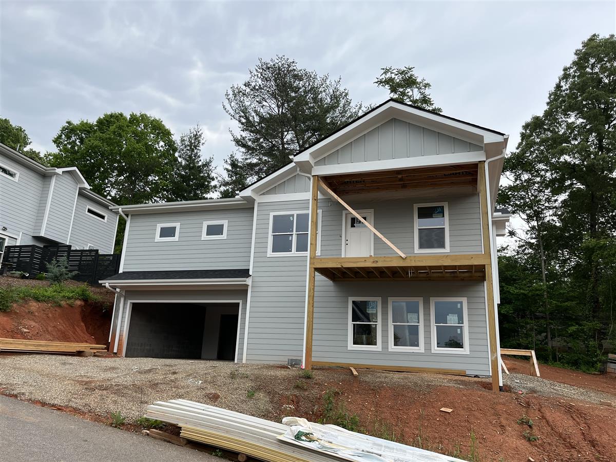 A picture of the property located at 81 GREENWOOD FIELDS DR, ASHEVILLE NC 28804.