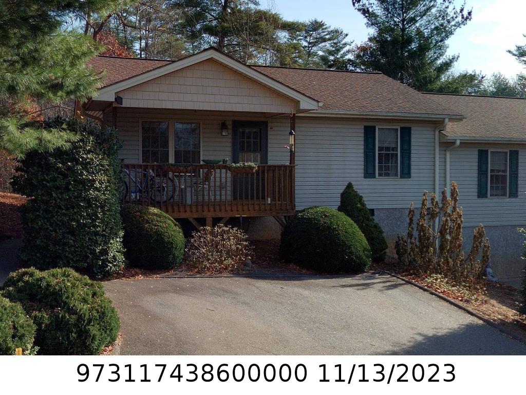A picture of the property located at 10 BUCKSHOT RIDGE DR, ASHEVILLE NC 28804.