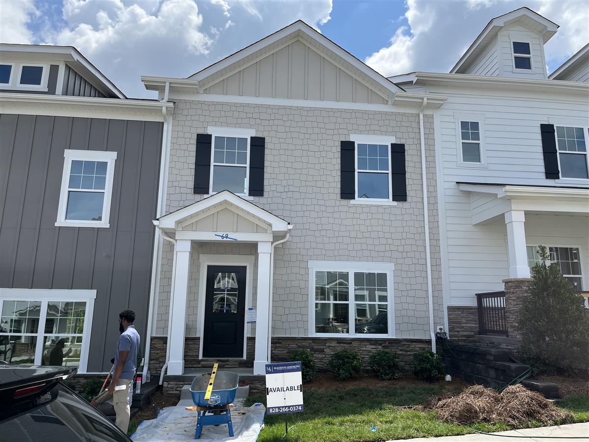 A picture of the property located at 69 WALNUT SPRINGS DR, ASHEVILLE NC 28804.