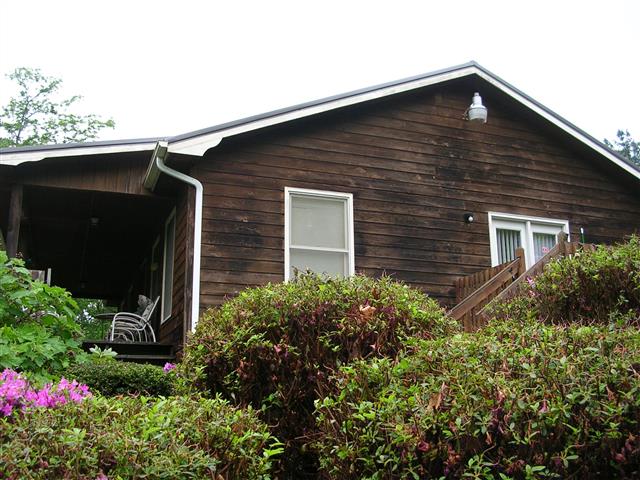 A picture of the property located at 32 IDLEWILD COVE TRL, ASHEVILLE NC 28804.