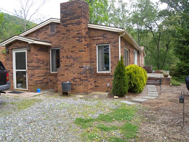 A picture of the property located at 130 FISHER LN, ASHEVILLE NC 28804.