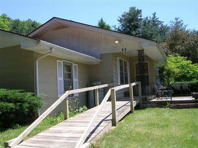A picture of the property located at 15 LARLYN LN, ASHEVILLE NC 28804.