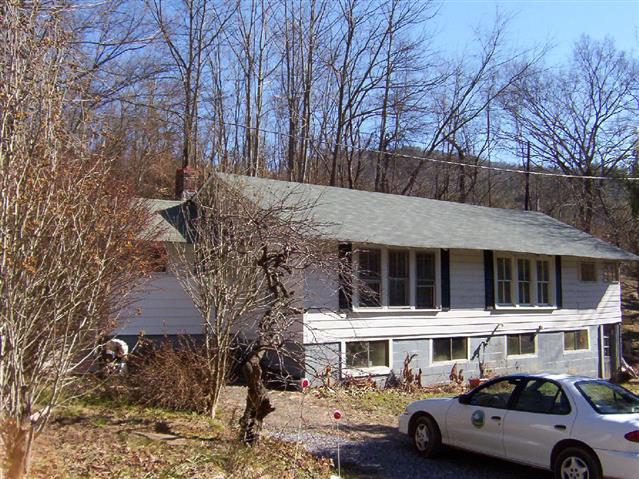 A picture of the property located at 113 FISHER LN, ASHEVILLE NC 28804.