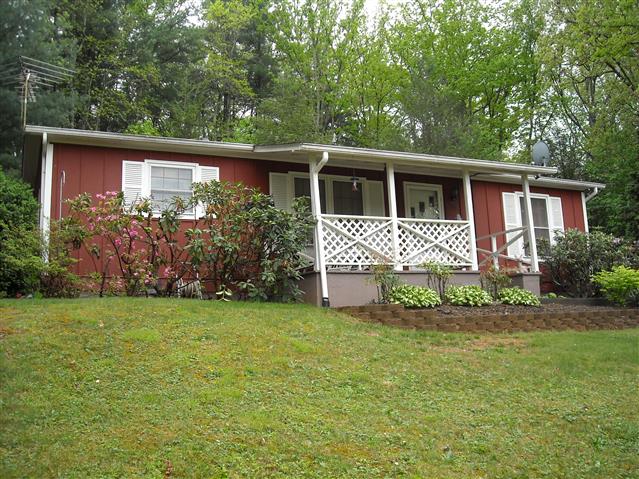 A picture of the property located at 35 BOYDS CHAPEL RD, WEAVERVILLE NC 28787.
