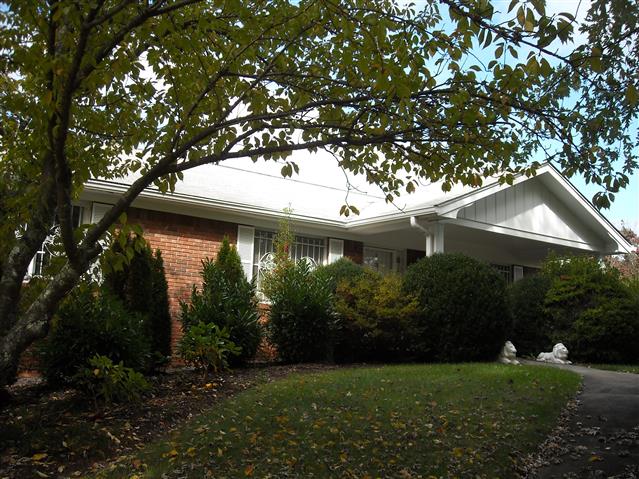A picture of the property located at 3 ACORN RD, ASHEVILLE NC 28804.