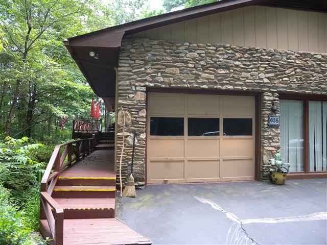 A picture of the property located at 635 AIKEN RD, ASHEVILLE NC 28804.