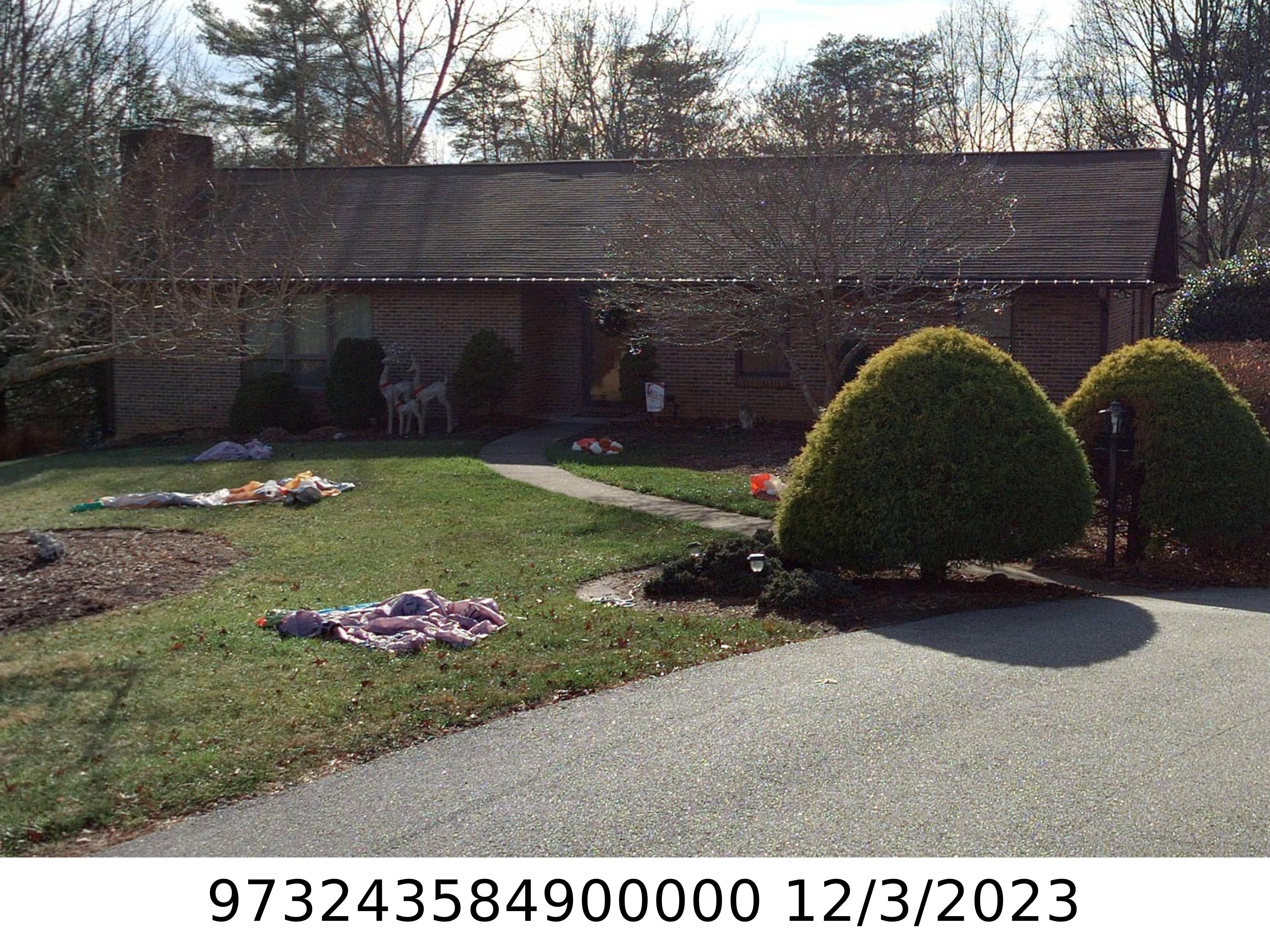 A picture of the property located at 40 LACKEY LN, ASHEVILLE NC 28804.