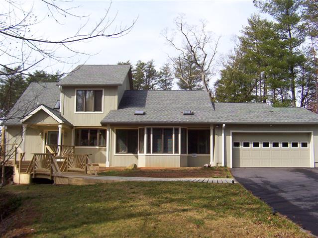 A picture of the property located at 82 LACKEY LN, ASHEVILLE NC 28804.