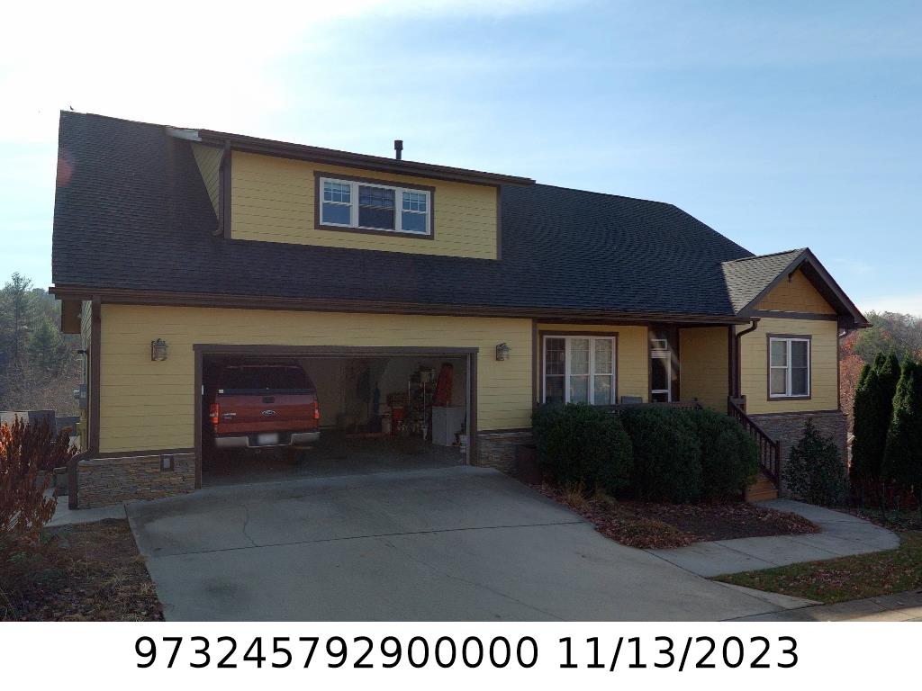A picture of the property located at 44 CRAFTSMAN VIEW DR, ASHEVILLE NC 28804.