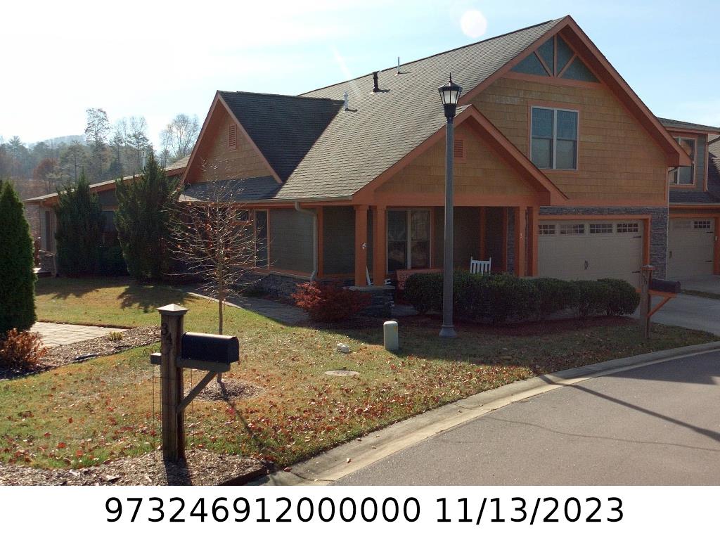A picture of the property located at 36 CRAFTSMAN VIEW DR, ASHEVILLE NC 28804.